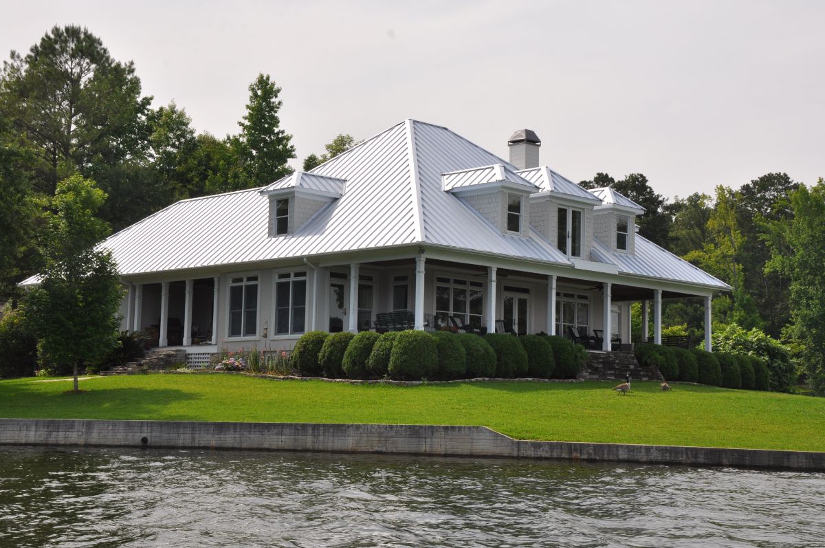 Standing seam metal roofing